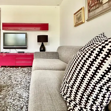 Peaceful Heartwarming With A Terrace Apartman